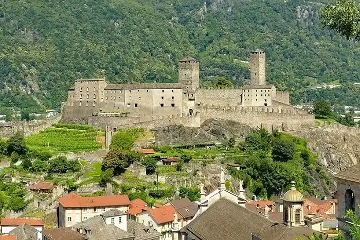 https://traveltriangle.com/blog/citadel-fort/